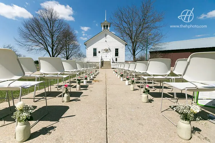 spring-wedding-hoosier-barn