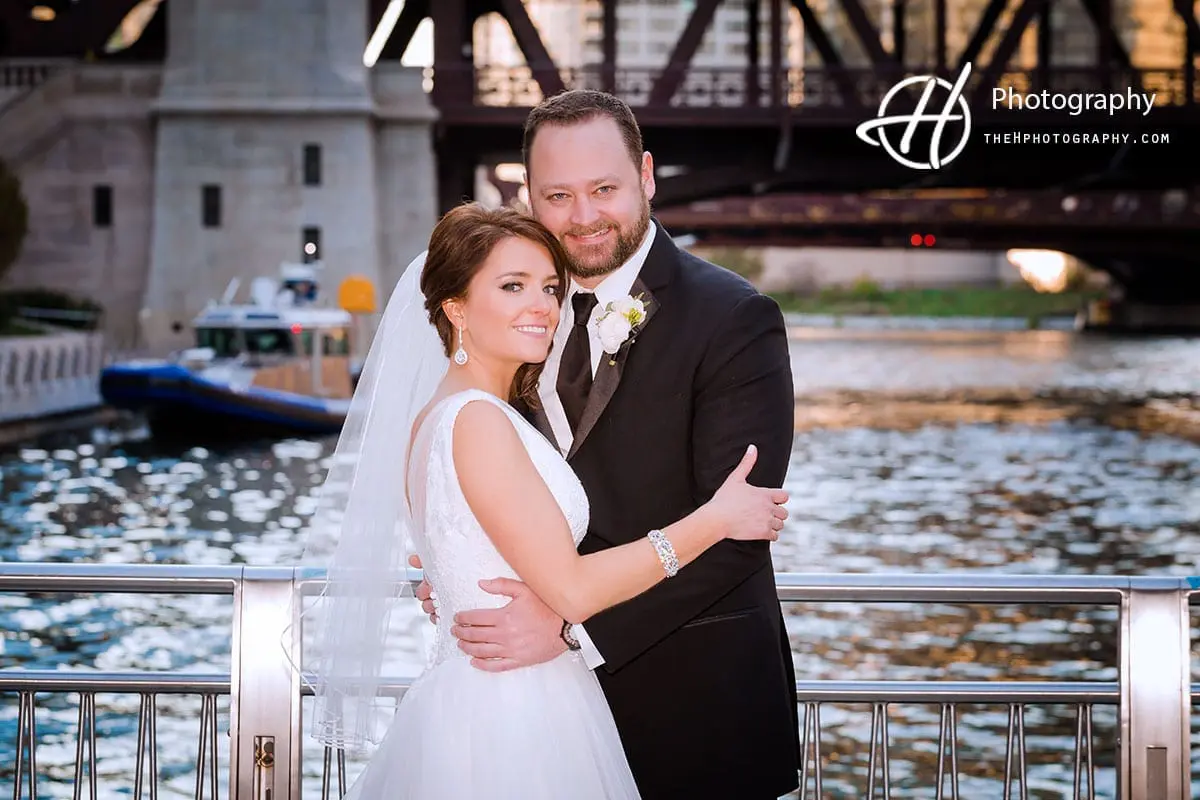 river-walk-Chicago-wedding-photo