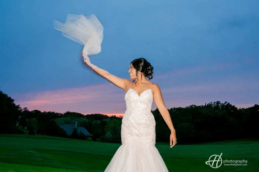 Fun pictures with the veil. tanya-playing