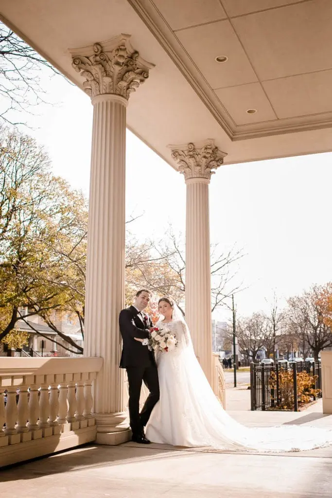 couple portrait by the columns