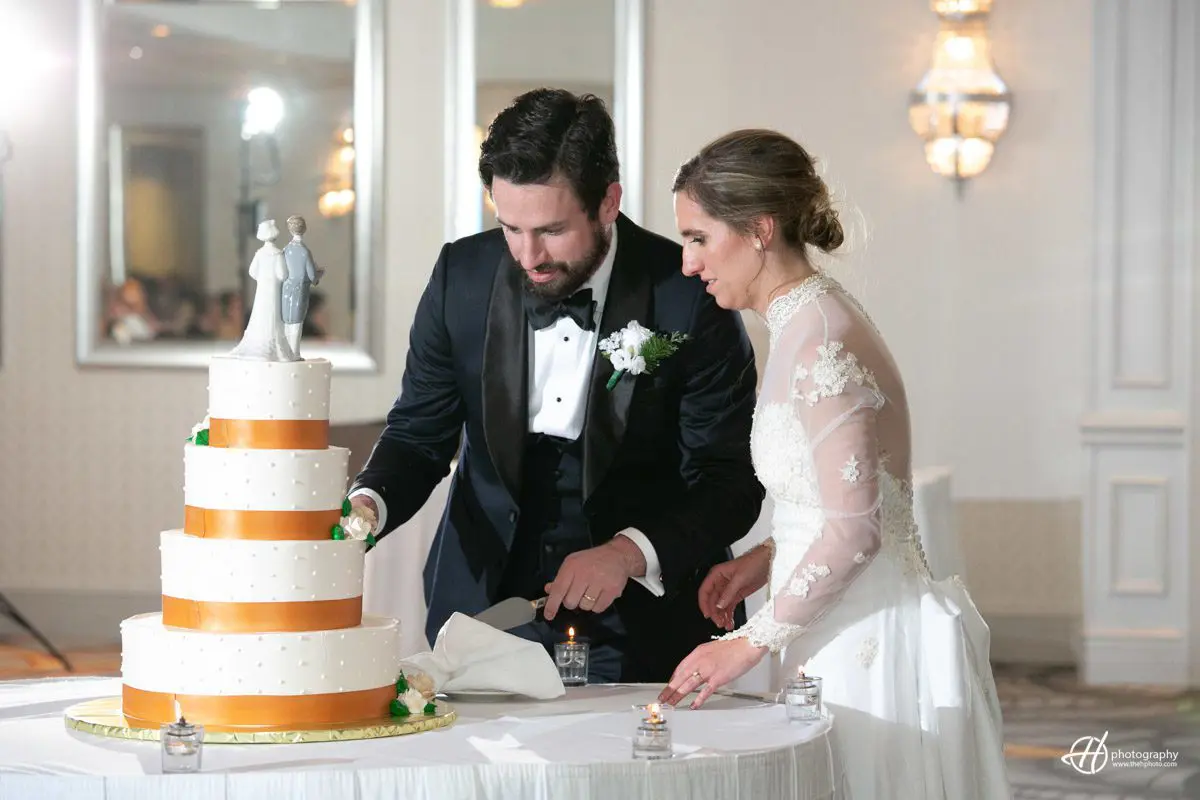 John and Mary cutting the wedding cake at Hilton Chicago/Northbrook. cake cutting