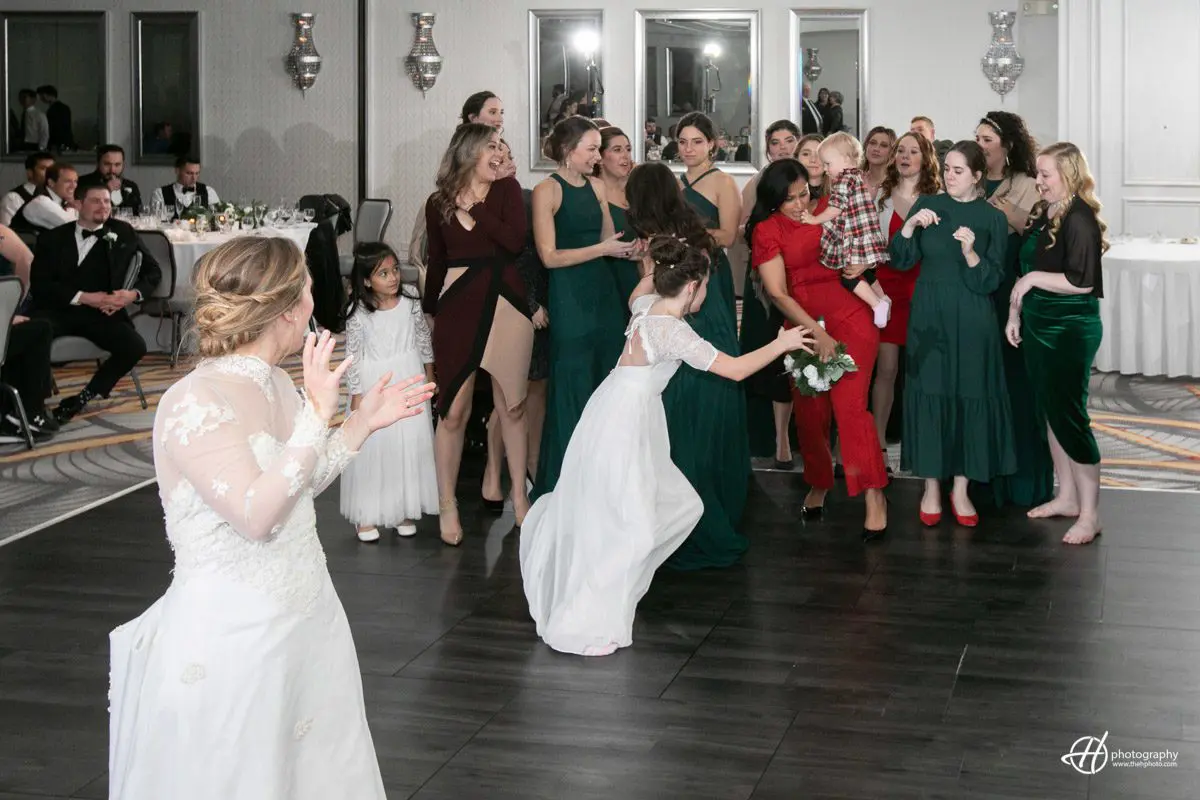 who caught the bouquet