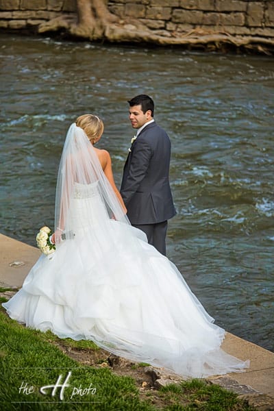 last wedding picture from the photo session in Naperville park 