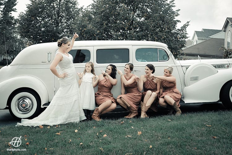 brides-maids-posing