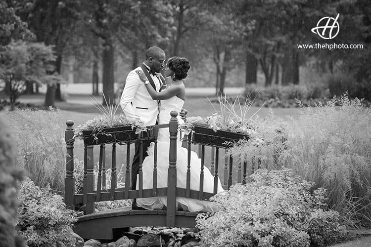 black-and-white-wedding-photos-in-rain