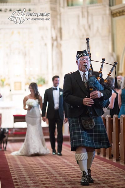 wedding ceremony with irish singer 