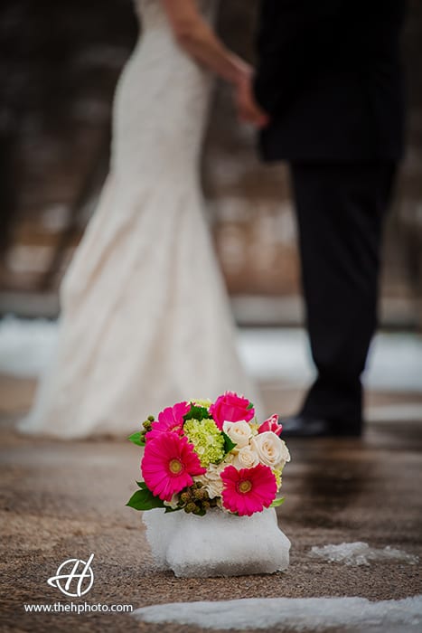 winter-wedding-bouquet-idea