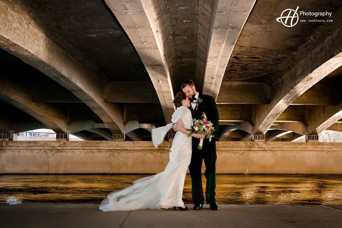 wedding-photo-under-bridge