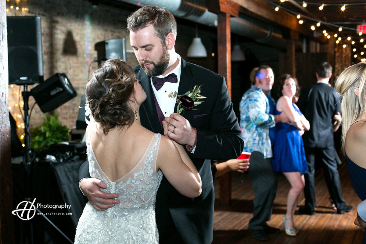 dance-bride-groom