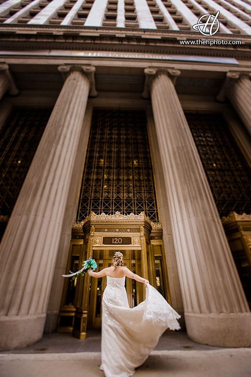 bride-posing-pilars