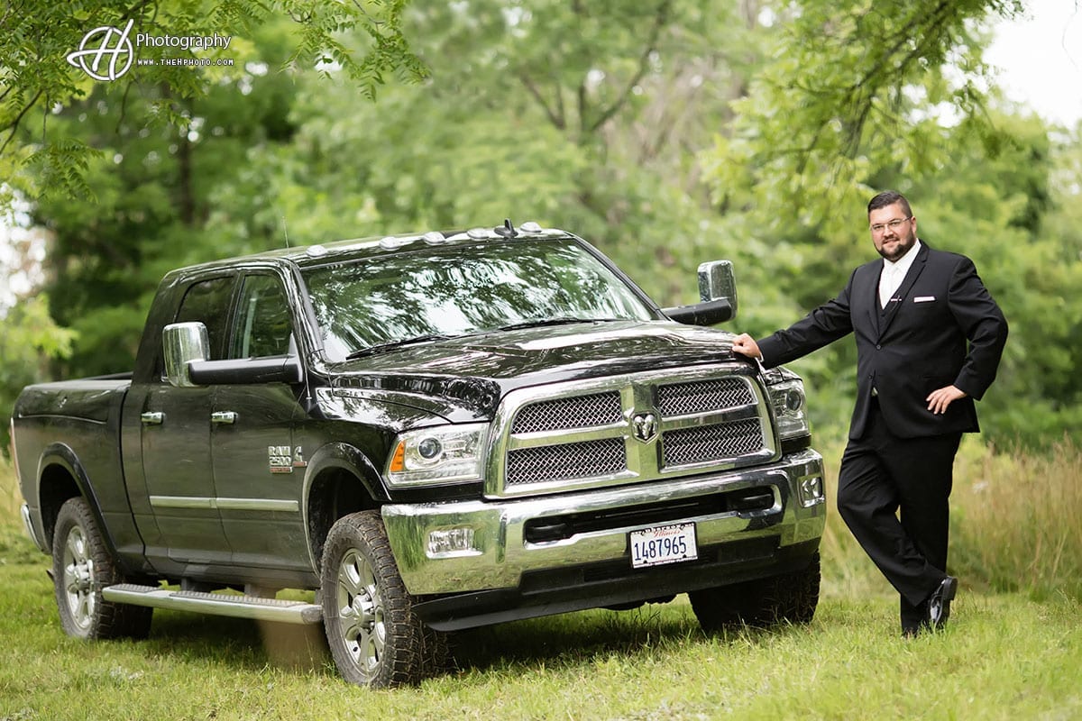 truck-wedding-photo