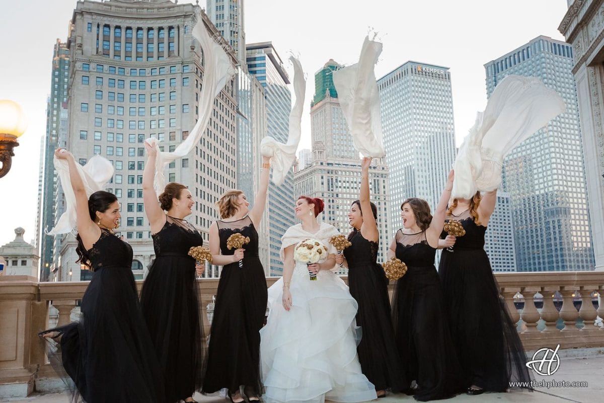 bride-bridemaids-Art-Institute-Chicago