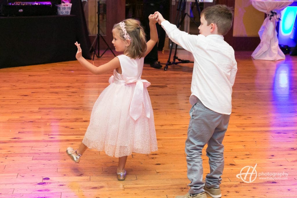 kids dancing at wedding 