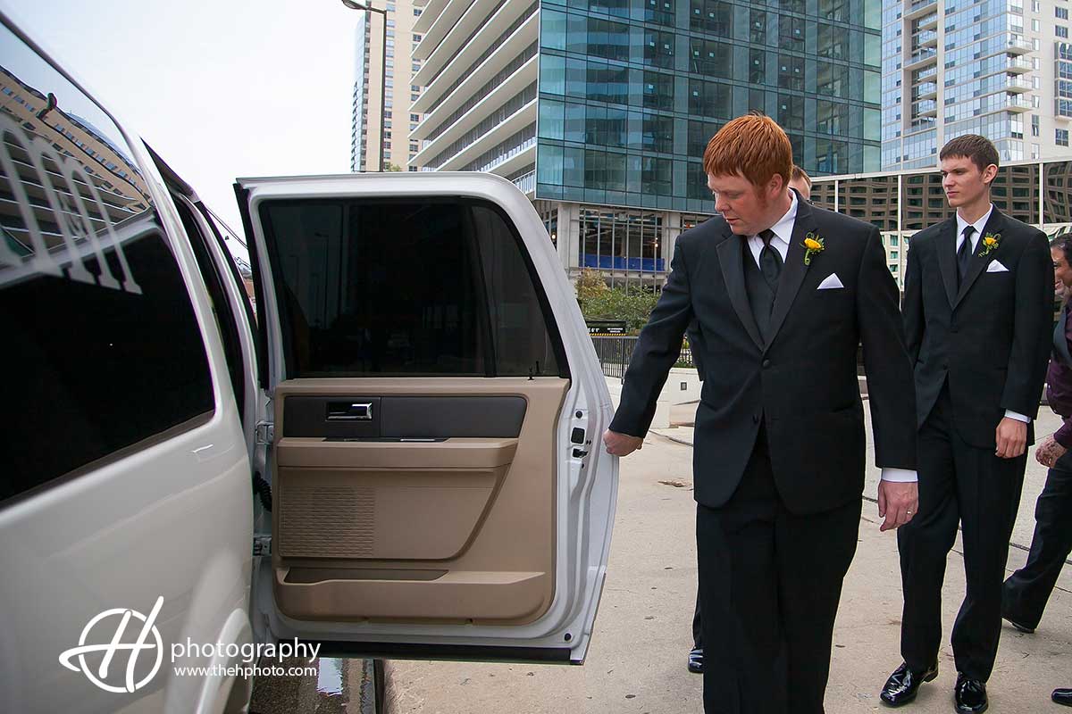 chosing-limo-for-wedding