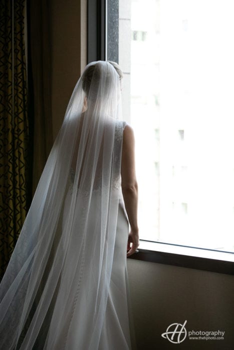 bride with beautiful veil 