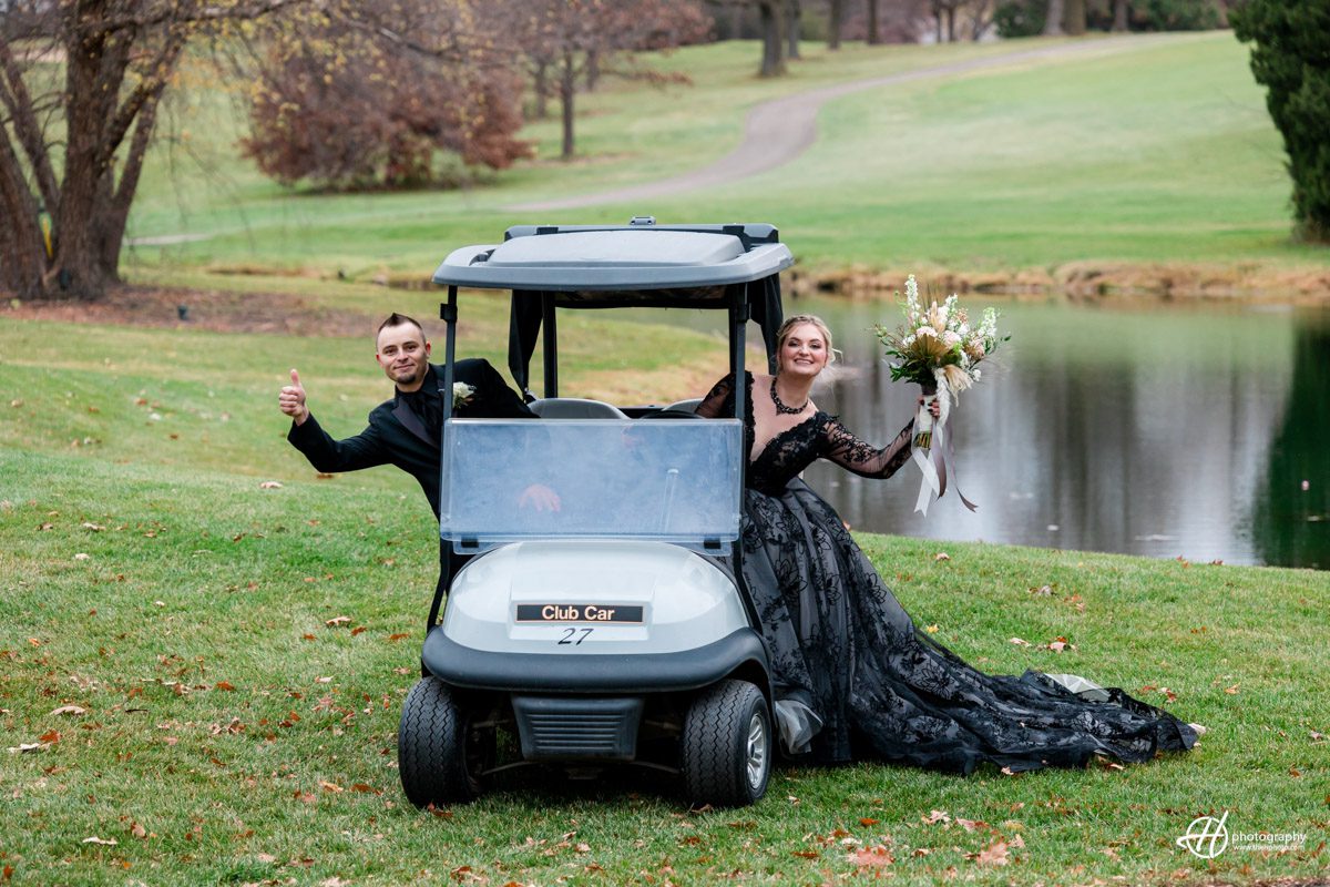 golf-cart-wedding 